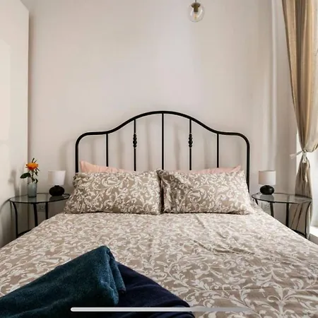 Leonidas House 아파트
